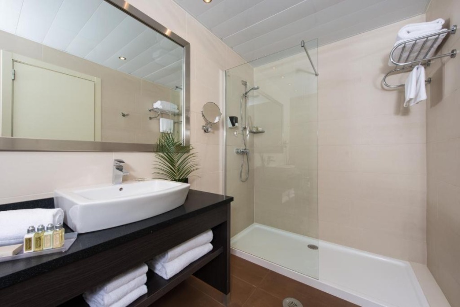 Properties 8 - AvenueWest Phoenix