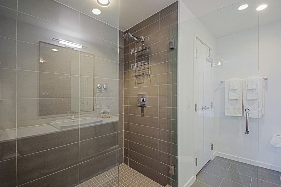 thimg 2nd Bedroom Bath - AvenueWest Phoenix